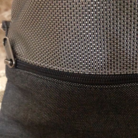 Jak’s fabric crossbody. Zip close. Front black, grey, pewter; back black. - Picture 5 of 6